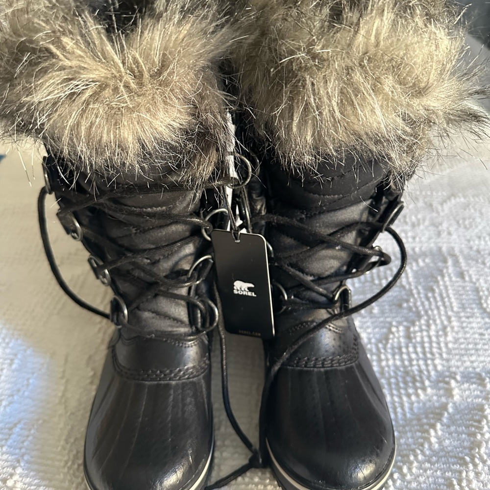 BNWT Sorel winter boots